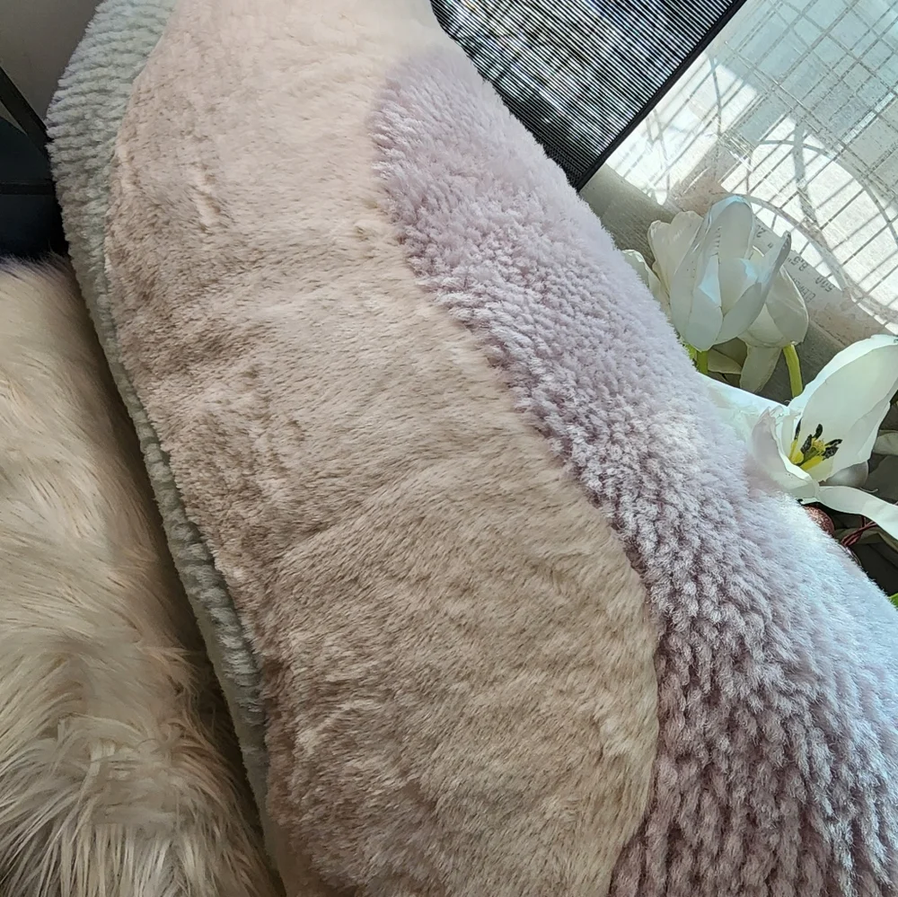 Ugg’s Manteo Oblong Pillow - Decorative Pillow new